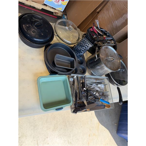 Assorted Kitch items and cut