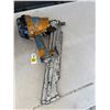 Image 1 : Bostitch  stick nailer