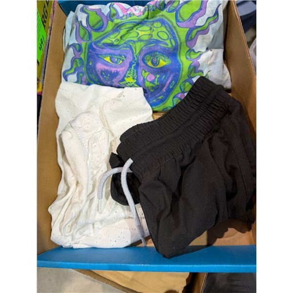 T-shirt, short shorts, etc., medium Ish