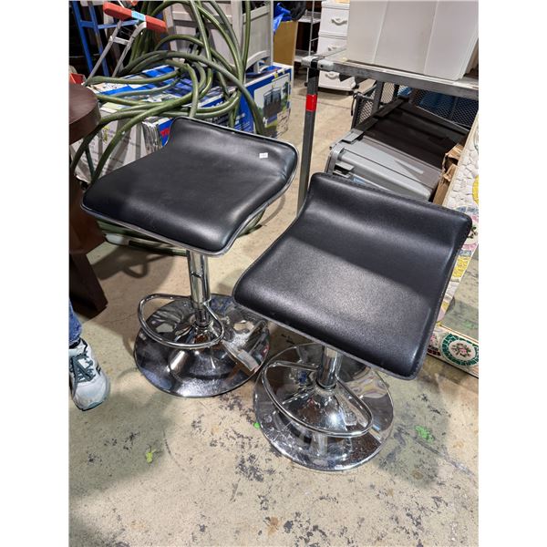 Paid adjustable stools