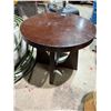 Image 1 : Pedestal side table