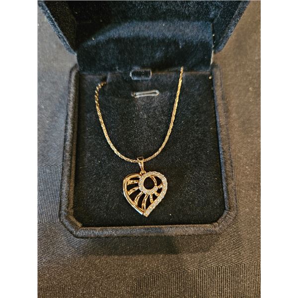 24.0mm Swirl heart necklace- 18"