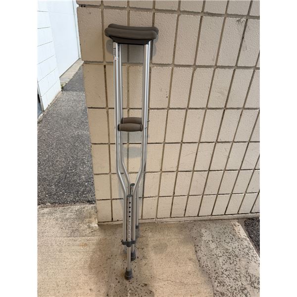 Adjustable crutches