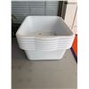 Image 1 : Storage bins