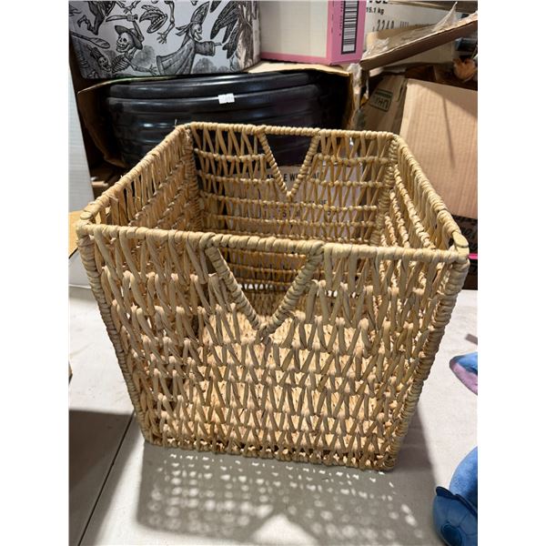 Storage basket