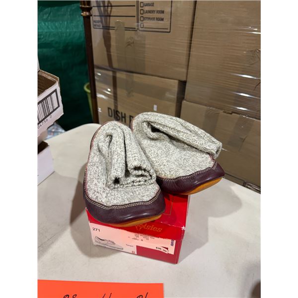 Eddie Bauer size 9–10 slippers