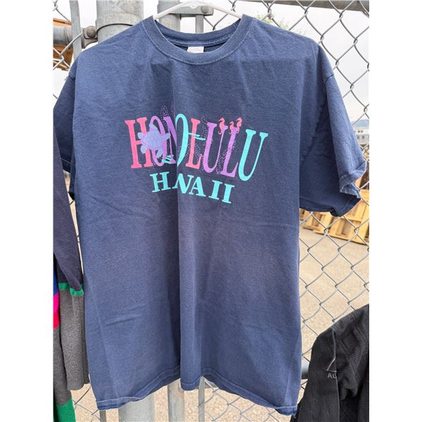 Honolulu, Hawaii T-shirt size large