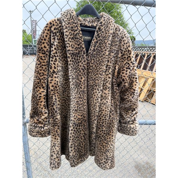 MONTEREY fashions made in the USA vote