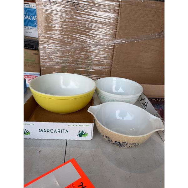 Pyrex bowls
