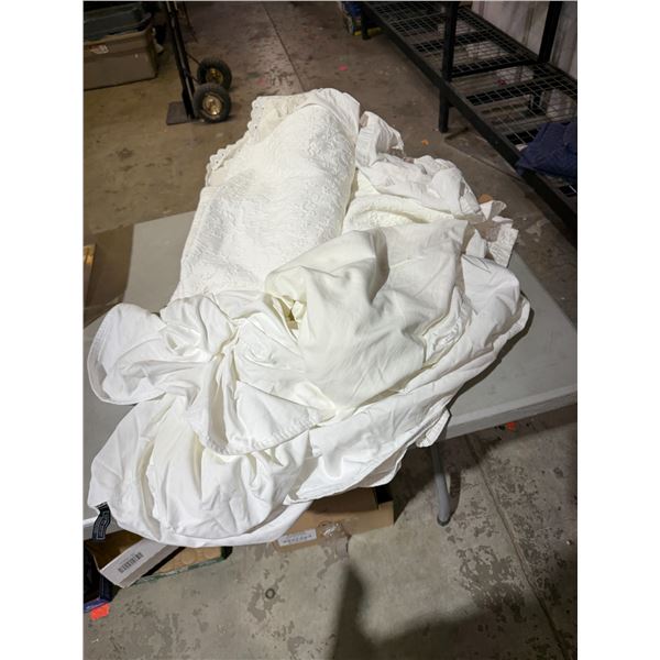 Queen bedding