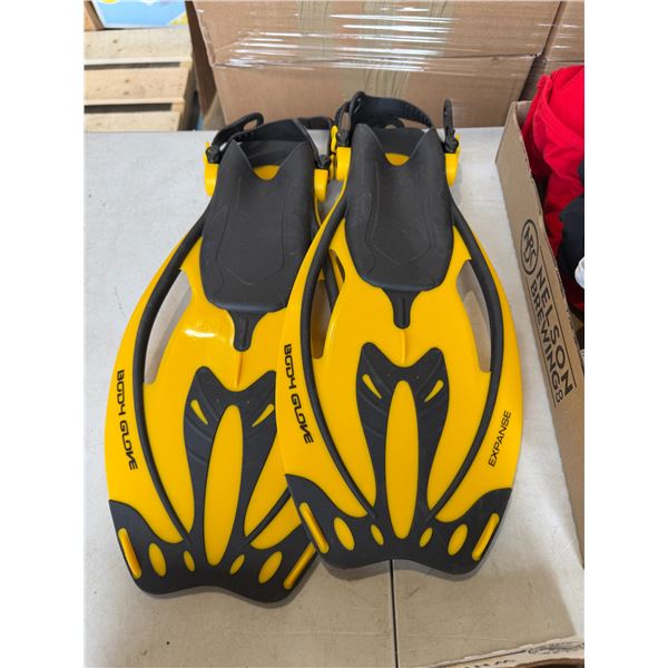 Body glove, flipper size small