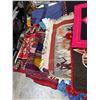 Image 3 : Assorted linens