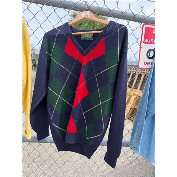 Vintage Peter scott made in Scotland sweater hundred percent lambswool size not show