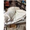 Image 1 : Queen size blanket
