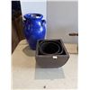 Image 1 : Vase and planter