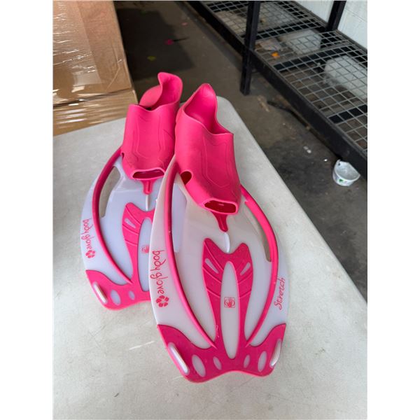 Body glove slippers, size medium
