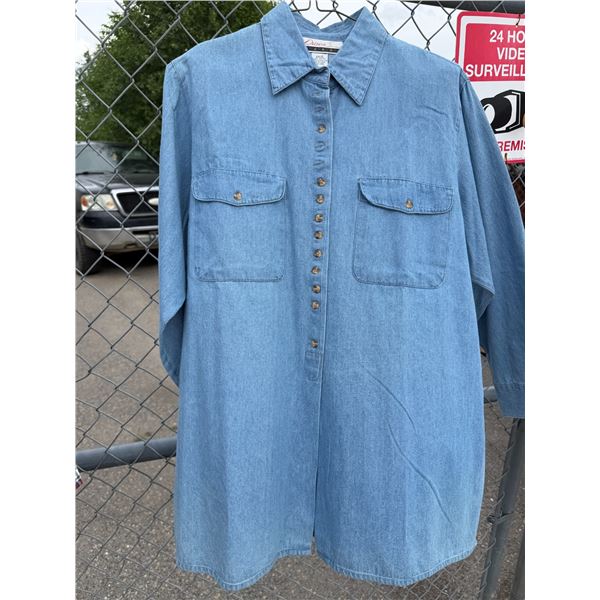 DIAVA size 16 Jeanne shirt with shoulder pads