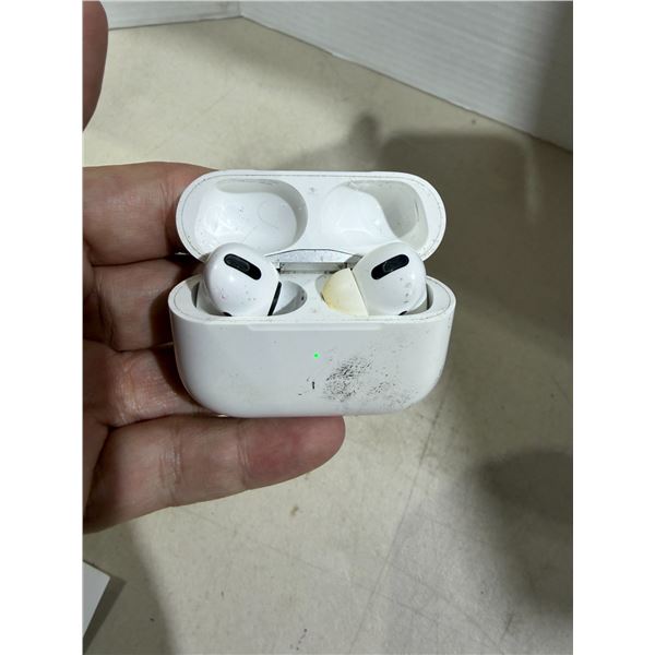 Apple AirPod pros