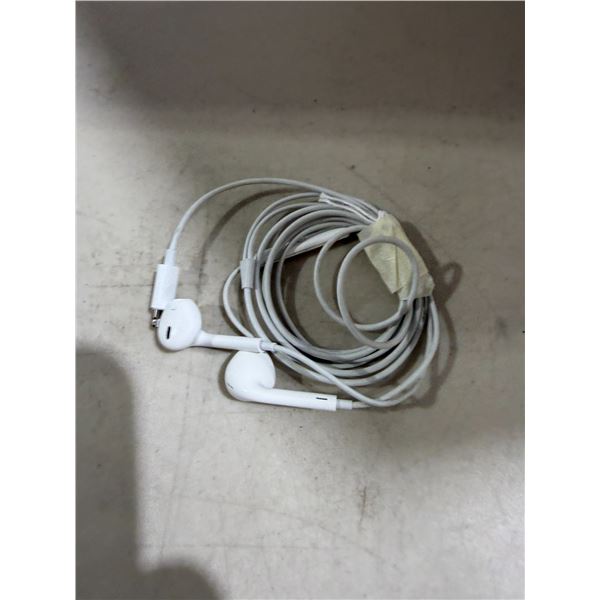Apple earbuds
