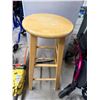 Image 1 : Stool 29 inches tall