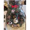 Image 2 : Wreaths and Christmas decor