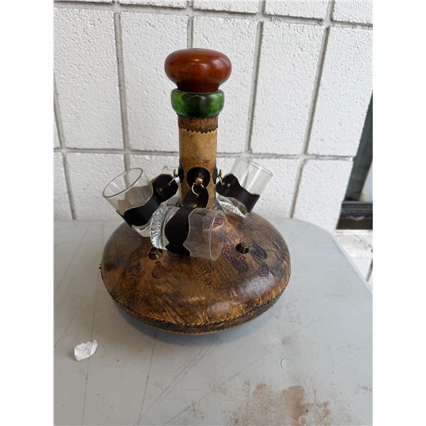 Decanter with tutor glasses