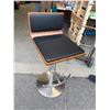 Image 2 : Height adjustable Stool