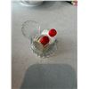 Image 1 : Salt and pepper shakers