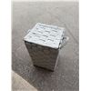 Image 1 : Laundry basket