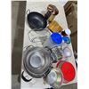 Image 1 : Kitchen items