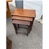 Image 1 : Nesting tables
