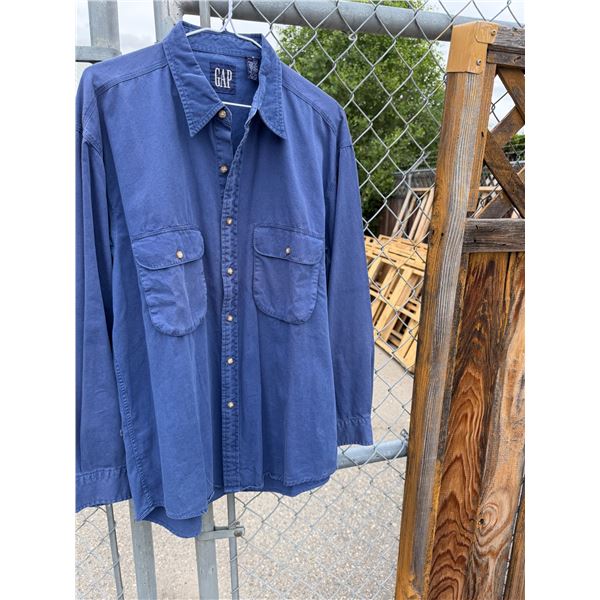 Gap shirt, size medium