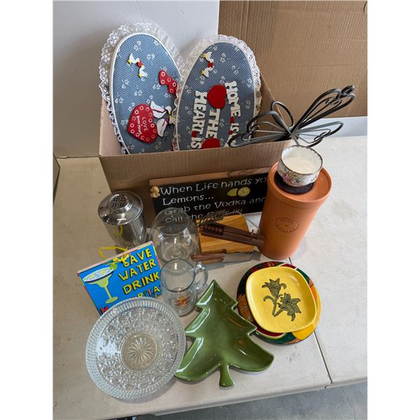 Miscellaneous lot, household, and decor