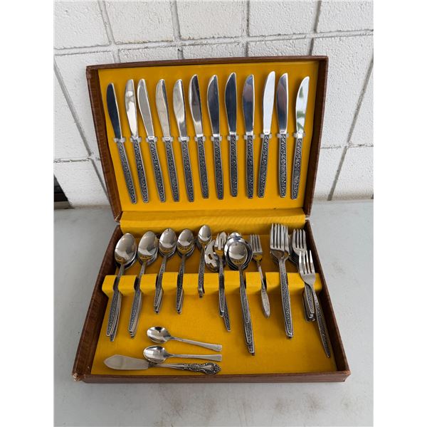 Cutlery in case