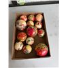 Image 1 : Papier-mâché Christmas decor