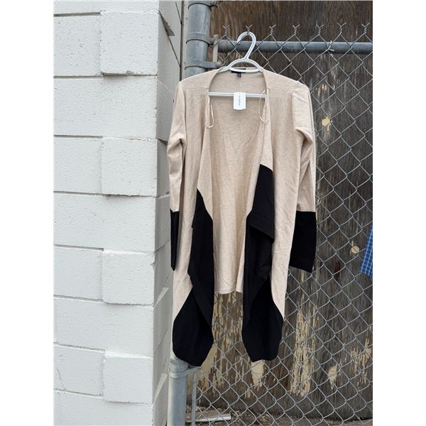 NWT Le Château sweater large/extra large