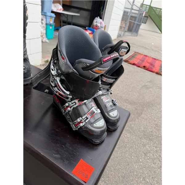 Nautica ski boots size 270/275