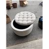 Image 1 : Storage Ottoman needs cleaning