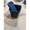 Image 1 : 2 bins 2 lids