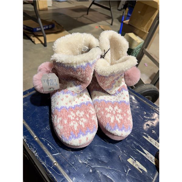 NWT slippers size 9/10