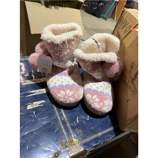 NWT slippers size 7/8