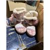 Image 1 : NWT slippers size 7/8