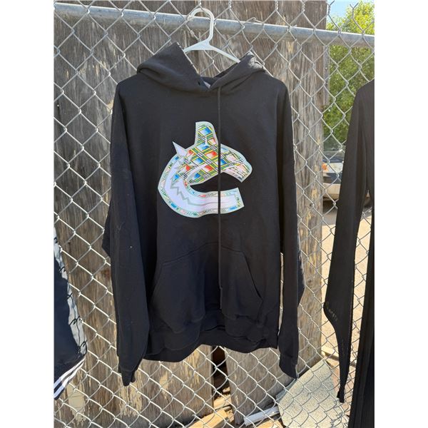 Canucks hoodie size 2 XL