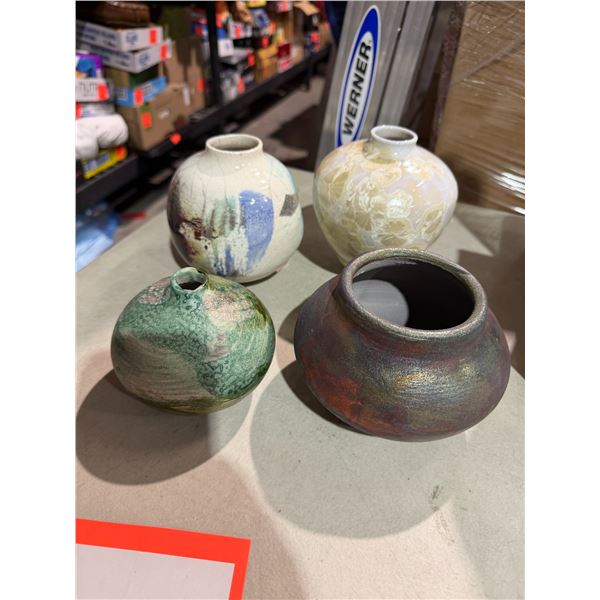 4 pottery vases