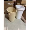 Image 1 : Garbage cans