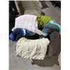 Image 1 : Towels and blankets