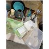 Image 4 : Home decor, thermometer, etc.