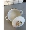 Image 1 : Le Creuset pot
