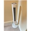 Image 1 : Honeywell Standing Fan