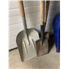 Image 2 : Variety of Shovels